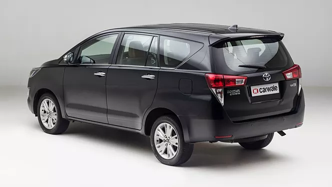 innova-crysta-exterior-left-rear-three-quarter-1.webp